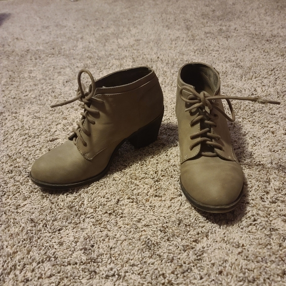 Rocket Dog Taupe Ankle Booties Sz 7.5 - Picture 2 of 5